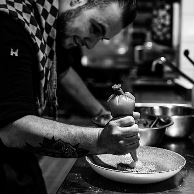 Questions about our menu or the ingredients we work with? Just ask our chefs! ⁠
-⁠
-⁠
-⁠
#thelobby #thelobbyfizeaustraat #thelobbynesplein #food #drinks #gezelligheid #Amsterdam #HotelV #chef #restaurant #cooking #finedining ift.tt/2l98fyx