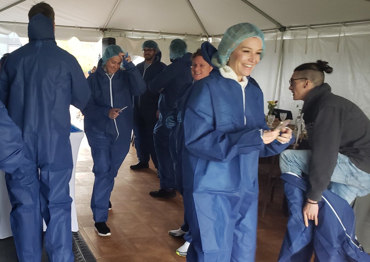 eggsoeufs's tweet photo. Our #ChefToFarm guests are suiting up for their farm tour and experiencing first-hand the high standards in place on Canadian farms. https://t.co/R1kSASy9He