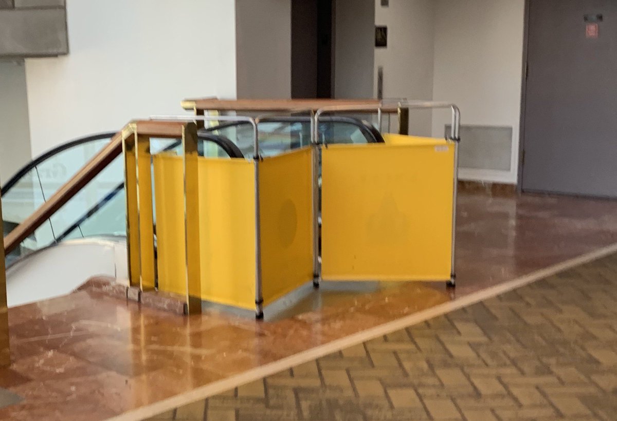 CopleyEscalator's tweet photo. Still. @CopleyPlaceMA #foundatsimon #workatwayfair https://t.co/rq94PVvM1w