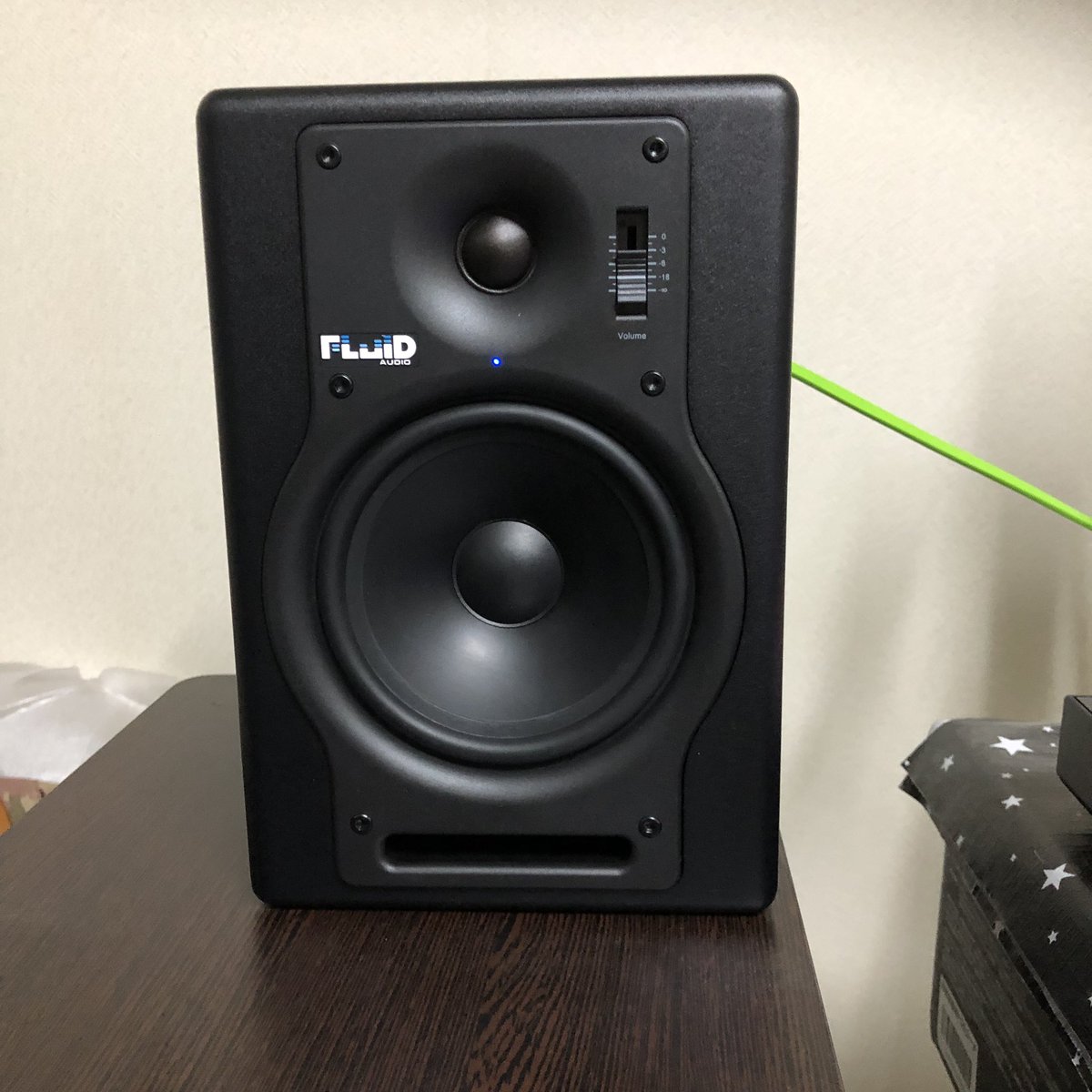 retu_ko_fan's tweet photo. ＃オタレコ  #Fluid/F5 #PartyBallUsb
来ました!! 2台目モニタースピーカー
2way、バスレフ方式、低域用アンプ40W/高域用アンプ30W 
PartyBallUsb音源に素早く反応してめちゃウケw 両方とも大満足でした！ https://t.co/eRTJyHac2Z