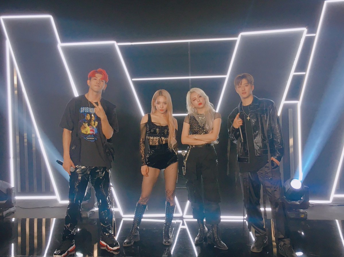 KARD_Official's tweet photo. [#KARD]
'밤이면 밤마다' 오는 '열정' 넘치는 KARD의 무대♥️
역시 Dumb Litty한 KARD와 함께 좋은 밤밤 보내세요~🌙

#BM #Jseph #Somin #Jiwoo
#KARD #DumbLitty
#KARD_DumbLitty https://t.co/qdgmj5hQKt