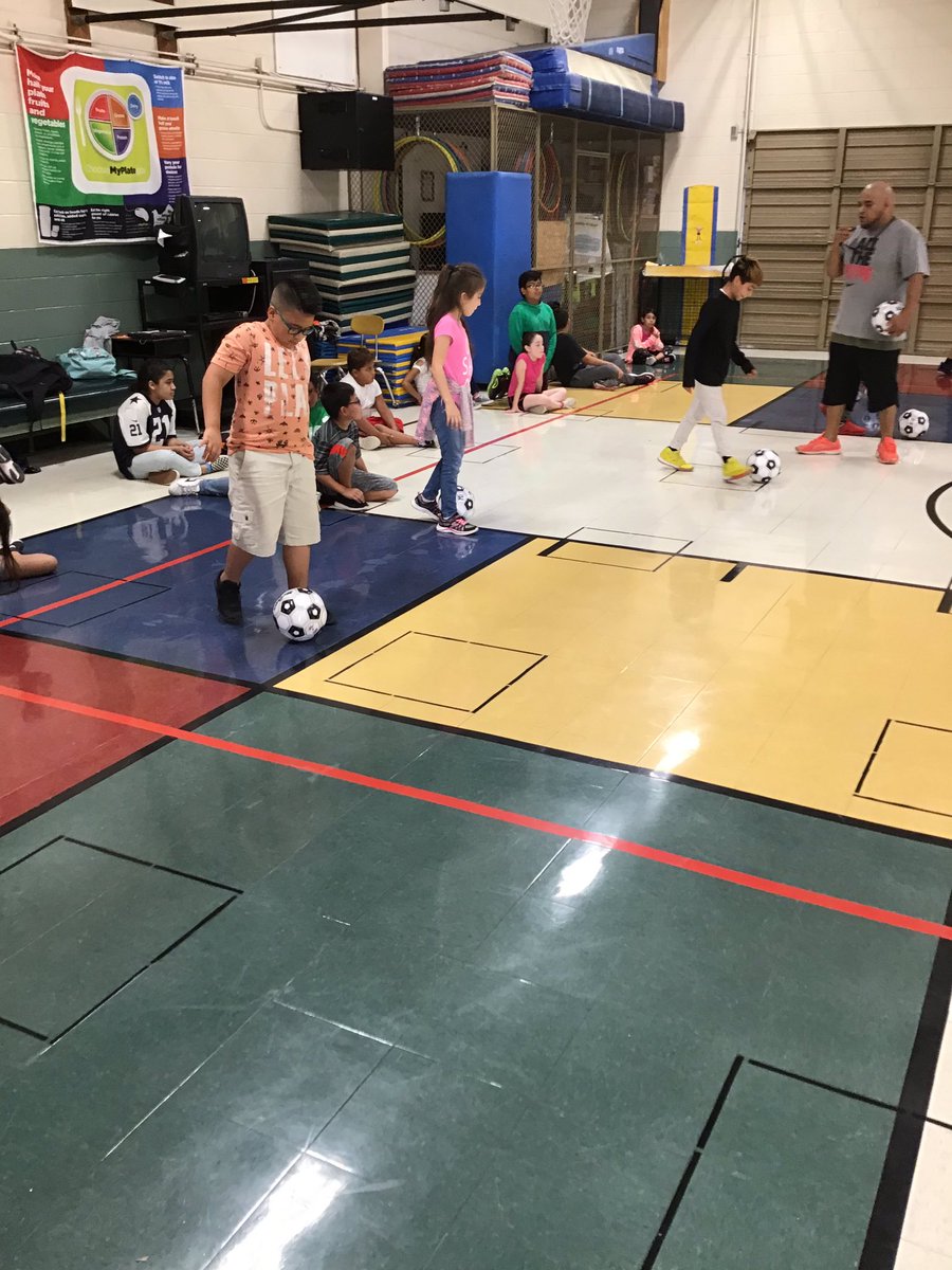 LT_AlejandroB's tweet photo. Doing the soccer dribble with iPlay Sports! #NISDWWT #NISDLearningtre https://t.co/bkCrdmtwxL