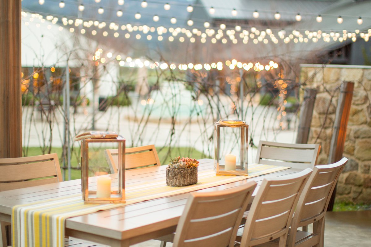 InteriorDesign's tweet image. Hang on to those last few summertime moments! These four outdoor kitchen trends are too hot to wait for next season. Read on for more from @thenkba: bit.ly/2mdWGpU