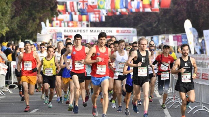 VineyardKapolna's tweet photo. #sportsHUN by @XpatLoop #WeekendBUD: 
The #BudapestMarathon is part of a 2-day #festival all about running — On Sunday 29th of September the focus is on the #marathon ➡️🇭🇺 #Budapest 
Read more https://t.co/f3nmbw5m0N
Picture https://t.co/18qYTXVNMZ