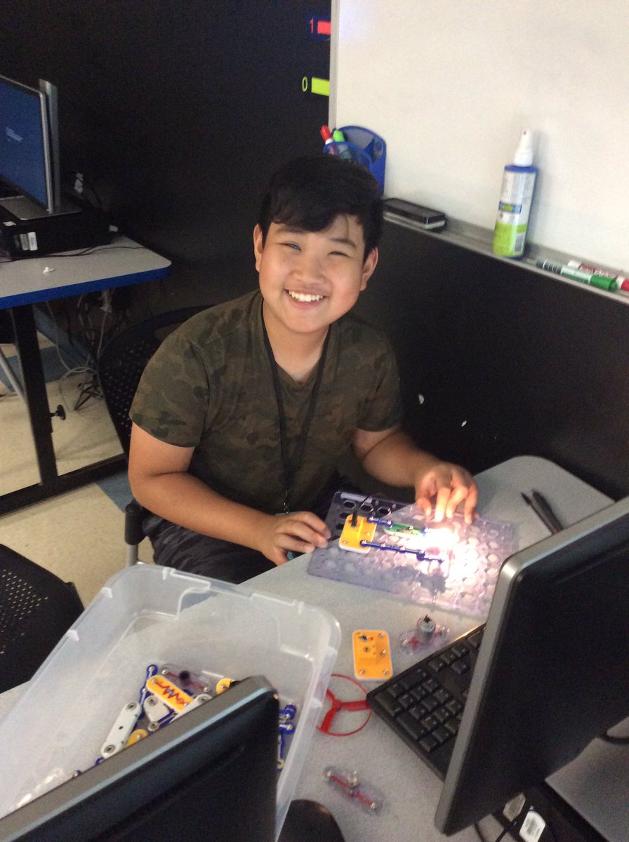 jmnungesser's tweet photo. Today’s work in circuits....diodes, motors, and LEDs! #BirdvilleLearns @SMSRaiderNation #NungesserClassroom #GTT2 https://t.co/iEUJ3JudAW