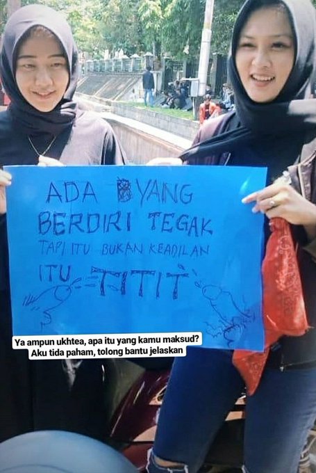 Ada Yang Berdiri Tegak Tapi Bukan Keadilan Meme Aoc