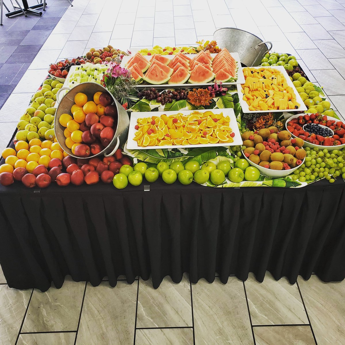 CU_dining's tweet photo. Fresh fruit anyone? #bonusbites https://t.co/SgxcgVqupU