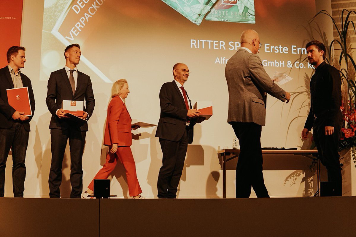fachpack's tweet photo. And the winners of #GermanPackagingAward are🤩:
https://t.co/V6lglN0pKE 
#Congratulations🎉
@dviVerpackung @packagingaward https://t.co/K7izfWlLgF