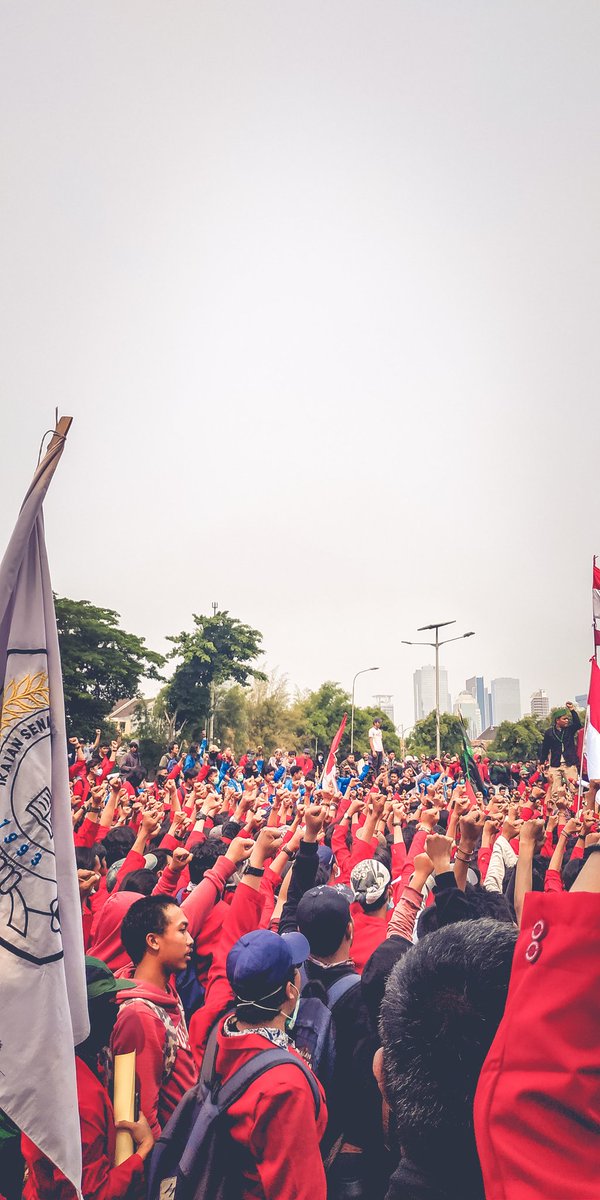 bayu_sp12's tweet photo. Pokoknya gue bangga jadi mahasiswa mercubuana
HIDUP MAHASISWA INDONESIA
#Mercubuana
#ReformasiDikorupsi 
#panjangumurperjuangan https://t.co/2KQulC3V7L