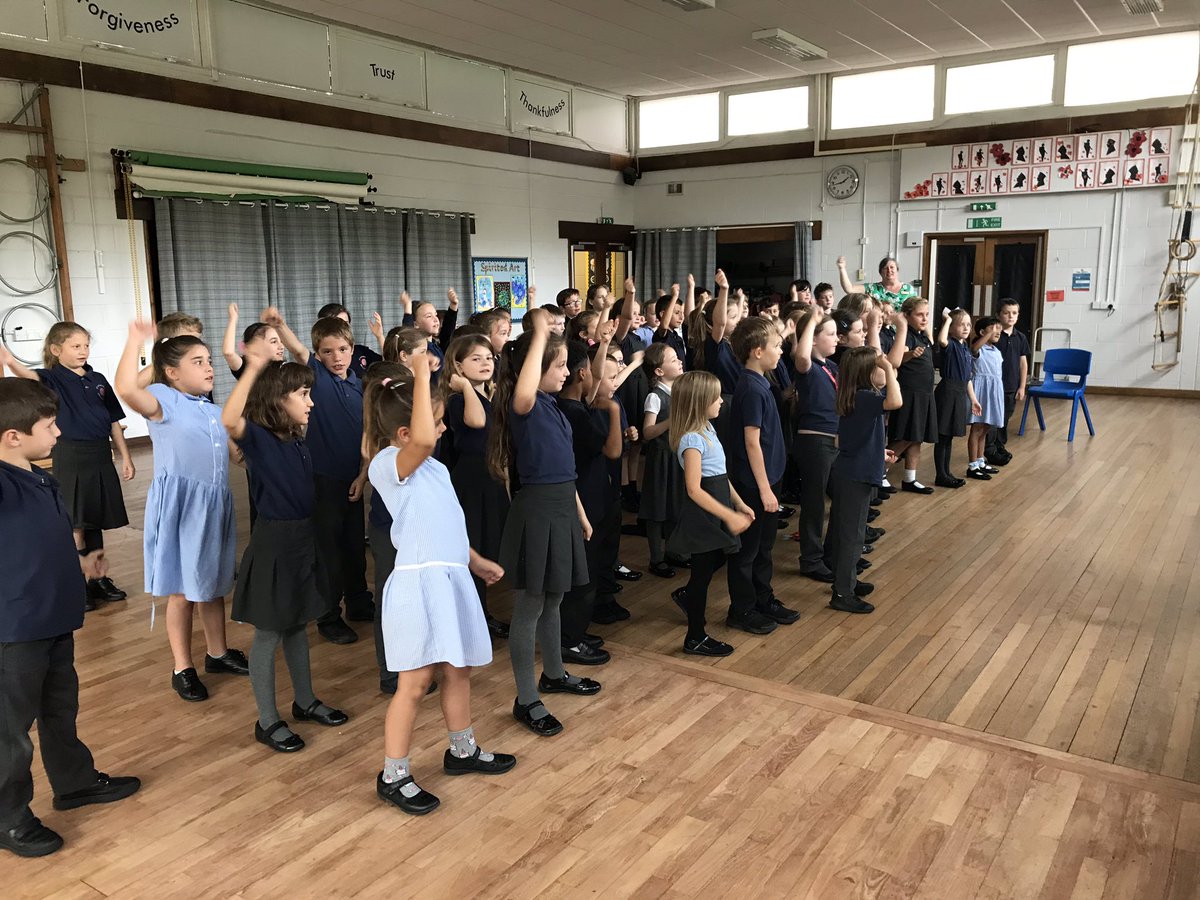 STAClassHedley's tweet photo. Years 3 and 4 have been rehearsing songs and actions for our i Sing Pop concert next week. A great start everyone! #yeamstannes https://t.co/pWEIF90kPl