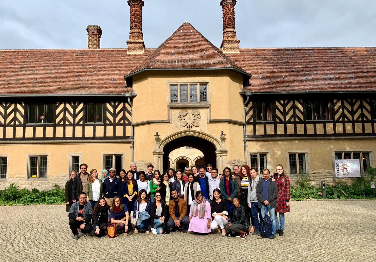 dgapev's tweet photo. @GermanyDiplo @Vincent_I_Herr @Kristina_Lunz @sonjakathar @AuswaertigesAmt #InternationalFutures takes a look back into the past while visiting #Cecilienhof, the venue of the Potsdam Conference. @AuswaertigesAmt @GermanyDiplo @dgapev @SPSGmuseum https://t.co/Wft0demwcX