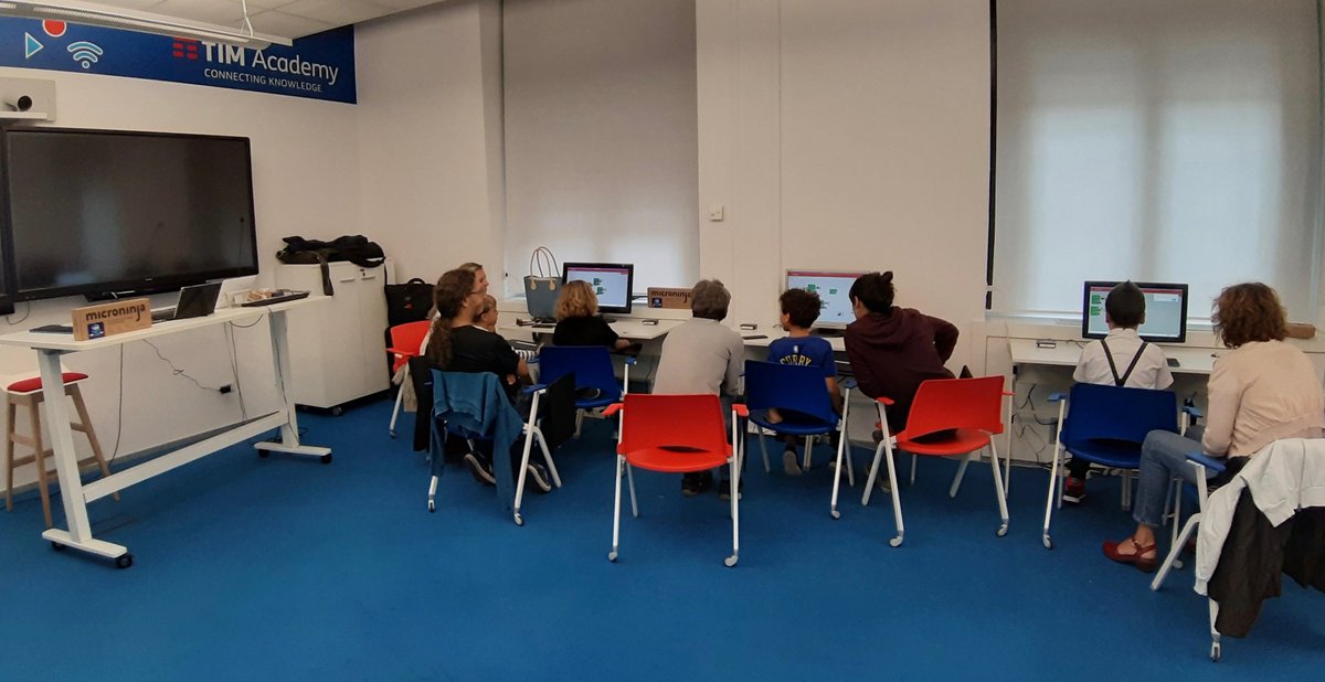 OlivettiOnline's tweet photo. #Events Quali sono i vantaggi dello studio sugli #eBook? Scoprilo con i prodotti per la didattica di Olivetti: #Microninja, il primo minicomputer per il coding e #Scuolabook, la piattaforma per lo studio in digitale. #Innovation #DigitalTransformation #ScuolaDigitale https://t.co/88mtboVNdc