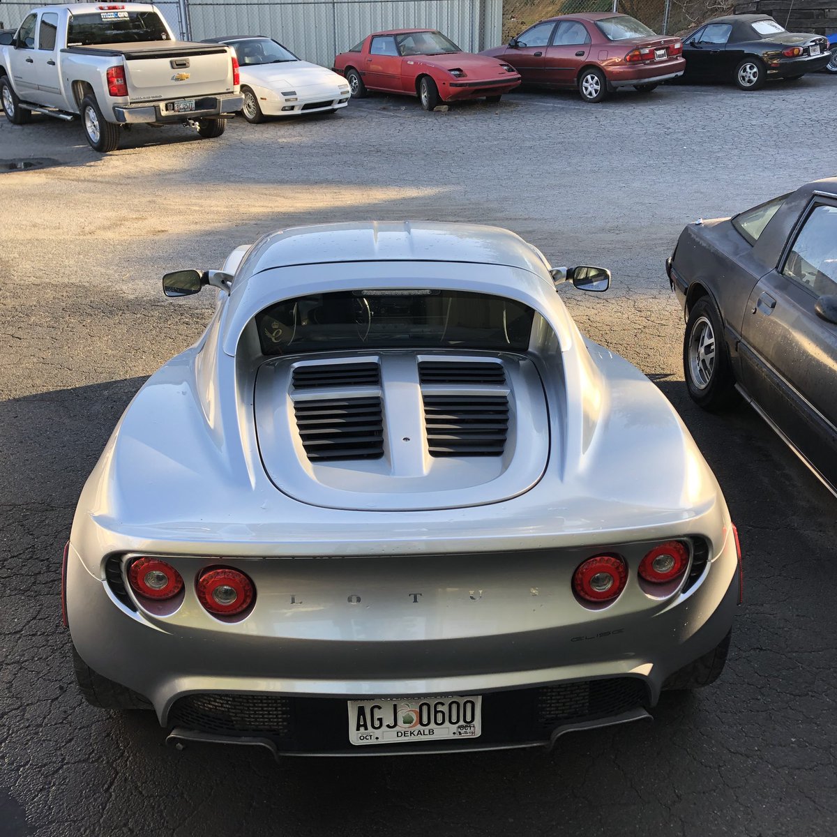 CarCognitions's tweet photo. Lotus Elise at the Mazda specialist I go to. This car is not the owner’s daily driver, but she drives it often enough.
.
.
.
#lotus #lotuselise #elise #simplifyandaddlightness #mazcare #carspotting #randomcarthoughts https://t.co/vMZweESEFu