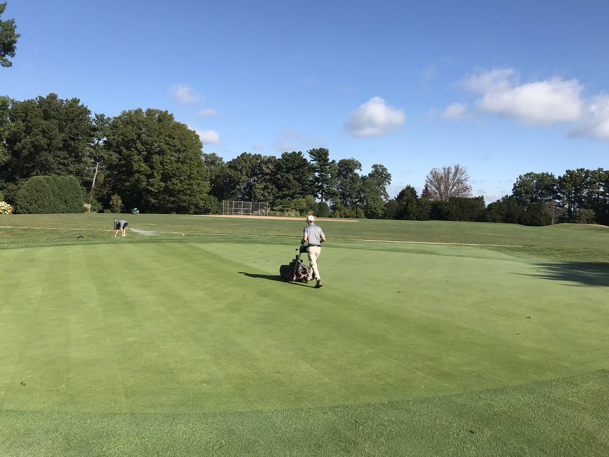 2 weeks ago we challenged our 2nd yr students to have this campus putting green rolling >12ft for the <a href="/OhioStateATI/">Ohio State ATI</a> Family Day on September 28. They’ve slowly dropped the height from 0.140 to 0.105 and started rolling daily - we shall see! #ChallengeAccepted