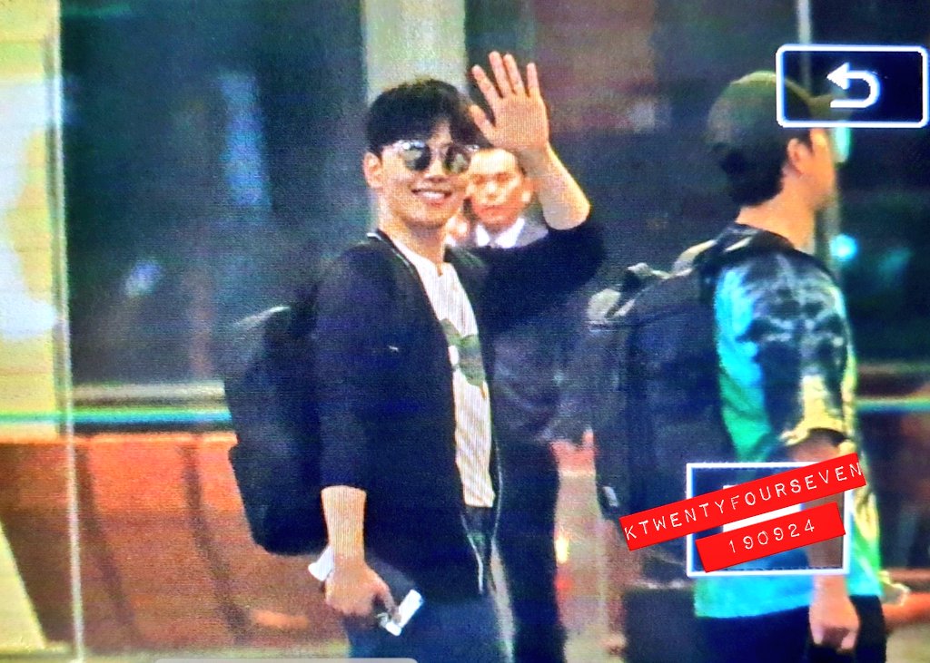 Ktwentyfour7's tweet photo. [PREVIEW] 190924 #YeoJinGoo 👋👋
SINGAPORE CHANGI AIRPORT DEPARTURE 

#여진구 #9oo그램 #YeoJinGooinSG
@Actor_Yeo https://t.co/EPfRBuARx3