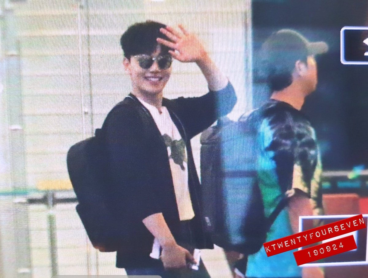 Ktwentyfour7's tweet photo. [PREVIEW] 190924 #YeoJinGoo 👋👋
SINGAPORE CHANGI AIRPORT DEPARTURE 

#여진구 #9oo그램 #YeoJinGooinSG
@Actor_Yeo https://t.co/EPfRBuARx3