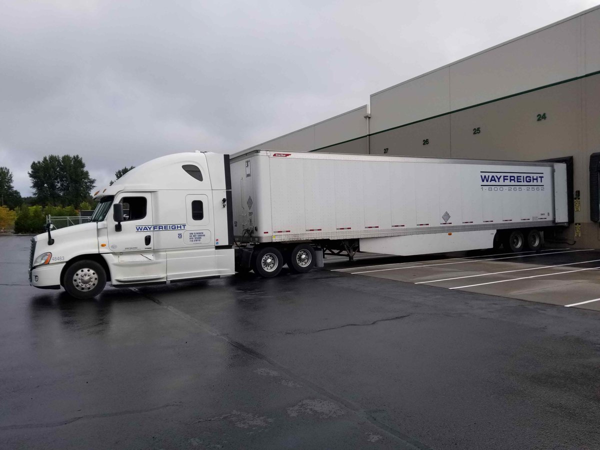 WayfreightTruck's tweet photo. First to rise. First to grind. When you're sitting at the shipper waiting for them to open, that means you're first one back on the road! 

Credit to driver Clint Tambasco for being a grinder! #trucking #truckinglife #riseandgrind #wayfreight https://t.co/a7HnDWmyxm