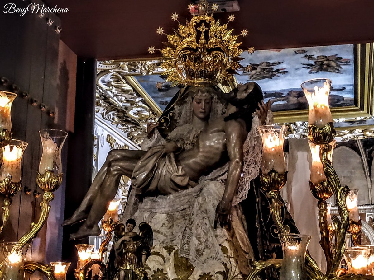 Una de las Cofradías que más me han encantado en esta Magna de Córdoba en todos sus aspectos, recogimiento, la belleza de sus titulares, devoción, patrimonio, historia, carácter, etc...las Angustias de Córdoba... única
<a href="/LasAngustiasCor/">Hermandad de Las Angustias</a> 
#MagnaCordoba2019