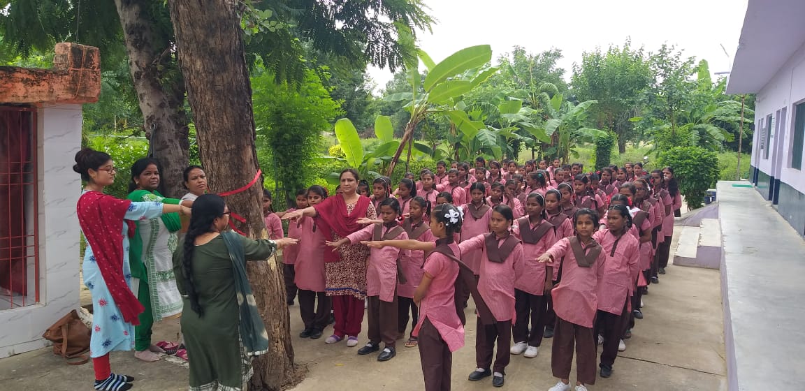 prabhatmisra's tweet photo. Yesterday, students &amp; their teachers participated in @RedTapeMovement's drive @GreenOathMonday, tied #redtape on a tree trunk &amp; taken #OathToSaveNature in #KasturbaGandhiGirlsSchool, Civil Lines, #Firozabad (#UttarPradesh, #India) #YesCNN @CNNSocialDesk https://t.co/XxDfWNlgbX