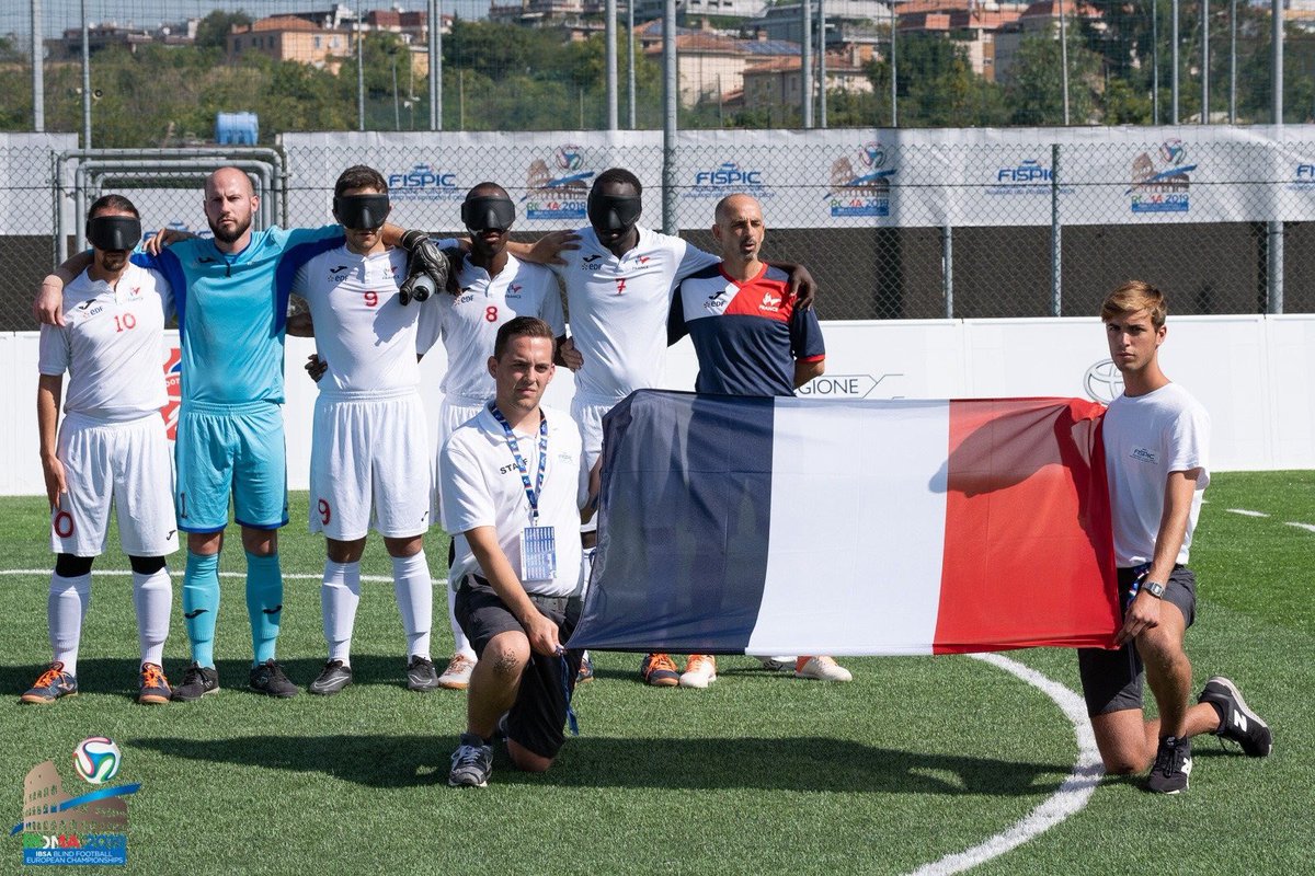 [#Handisport ⚽️] Félicitations à l’équipe de France #Cécifoot qui est vice-championne d’Europe ! 👏 Et ils se qualifient pour les Jeux Paralympiques de Tokyo 2020 ! 🏆 Bravo à tous ces fantastiques joueurs 🥈🇫🇷 Votre pays est fier de vous 👏 <a href="/CoeurHandisport/">Coeur Handisport</a> <a href="/cecifootoff/">Cécifoot France officiel</a>