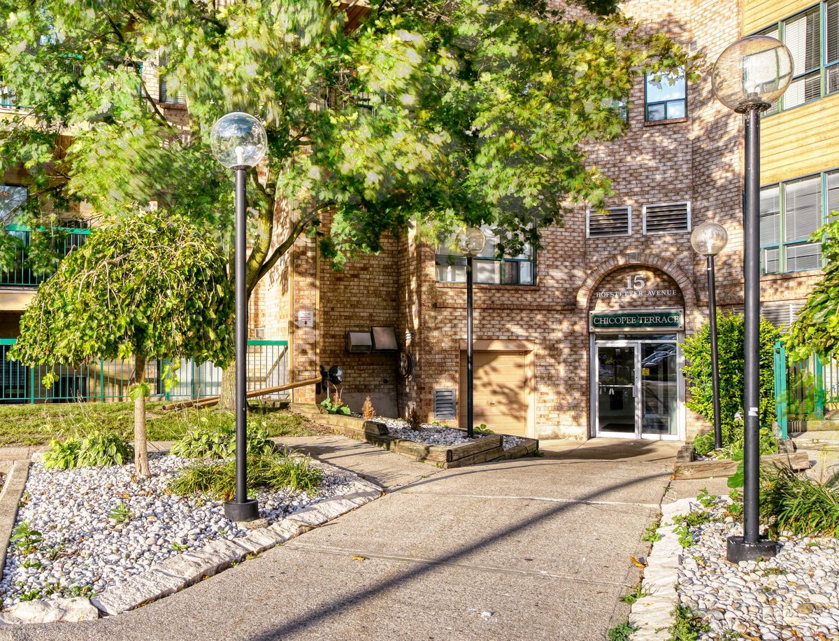 MartyFraser61's tweet photo. #ForSale 15 Hofstetter in #Kitchener for $239,900! #BeardedRealtor #OpenHouse #RealEstateVideoMarketing #Condo #AffordableHousing 
https://t.co/YNh1zCBfb3 https://t.co/Y8JZBdgs5K