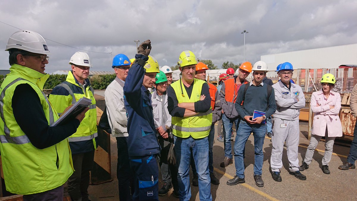 pole_pasca's tweet photo. Démonstration chez @Groupe_IDEA de la télécommande ergonomique et portative #ComHAND de @Siatech_SAS permettant un pilotage mains-libre aux pontiers. @pole_pasca #pasca4 https://t.co/dCbYgcggLV