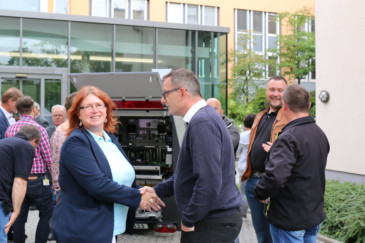 VITRONIC's tweet photo. Neugierde und Inspiration bei uns daheim. Etwa 60 Gästen zeigte sich VITRONIC ganz nah bei der Werksführung am Vortag des POLISCAN-Forums!
Stay tuned for more!
#heimspiel #POLISCAN https://t.co/J91CDuz1tG