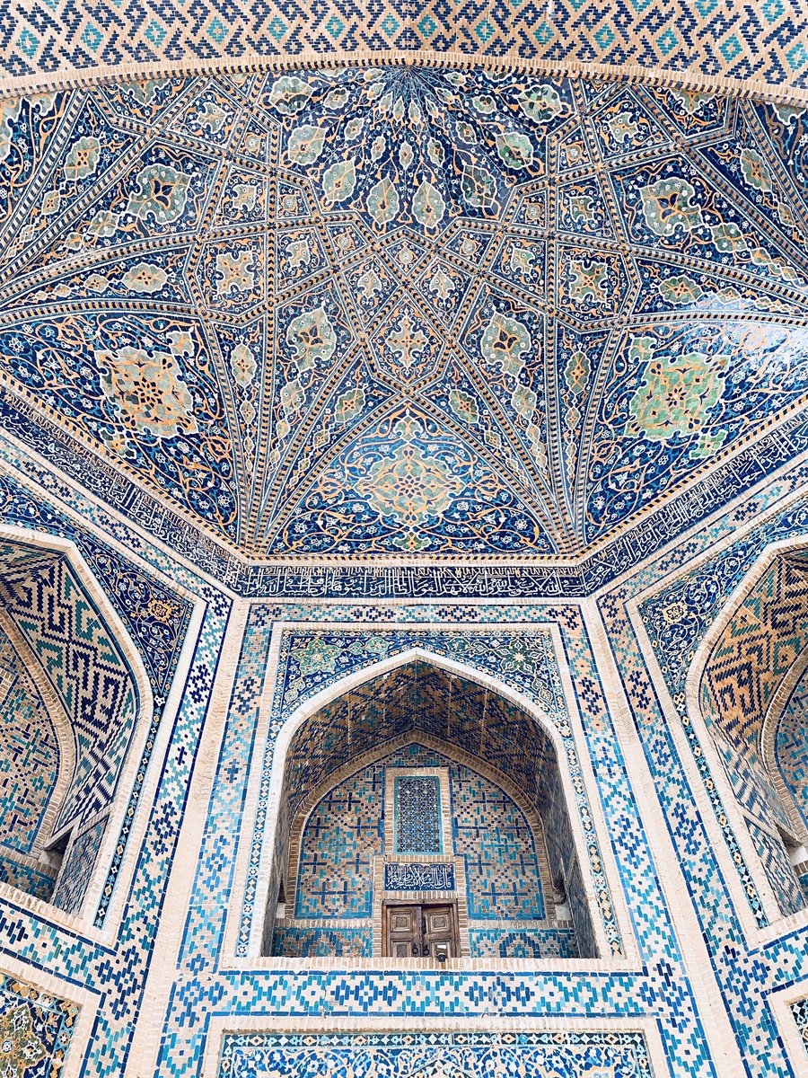 ウズベキスタンにいます これは天井が綺麗だなあシリーズ 