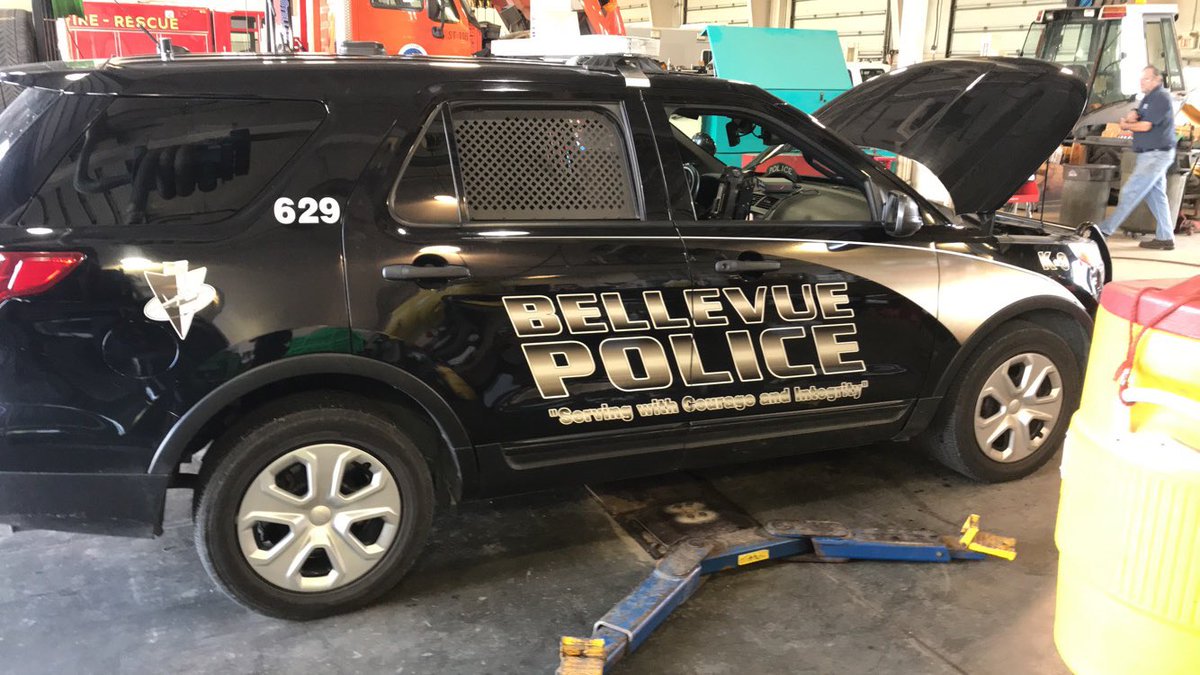 BellevuePolice's tweet photo. Out at @CityofBellevue Fleet Maintenance for routine work. #fordexploder #fluidswap #k9unit Tweeted by @K9Rozco https://t.co/dBqmvUZUxa