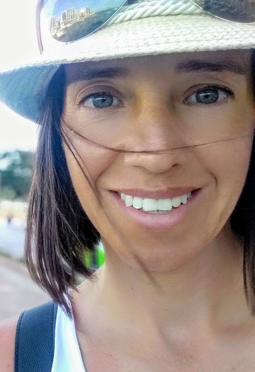 gemitate's tweet image. Despertar sola en una ciudad extraña es una de las sensaciones más placenteras del mundo. Te rodea la aventura». ― Freya Stark
Dicen  que la cara es el espejo del alma...☺️