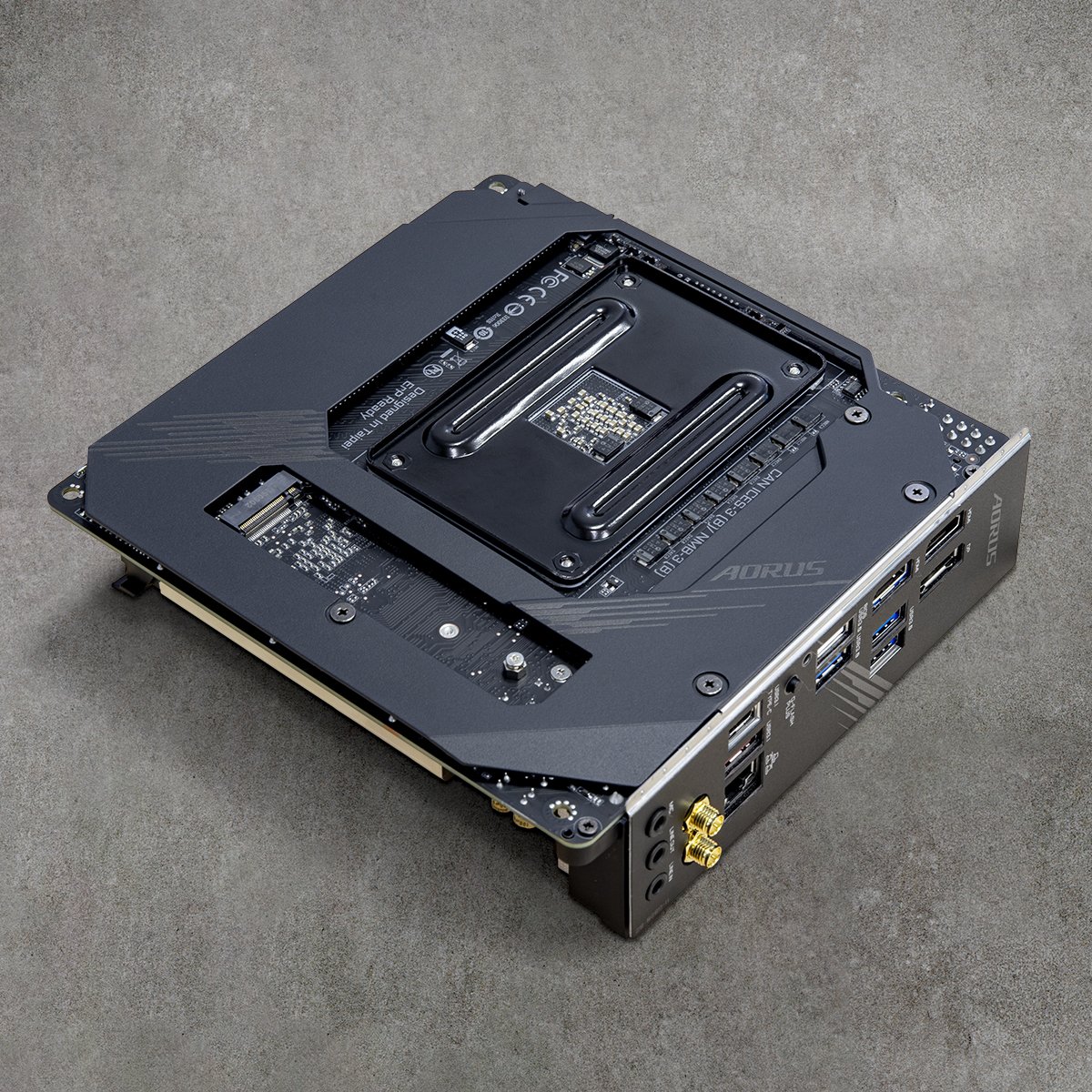 AORUS_ZA's tweet photo. It’s small, but Powerful 💪
World’s 1st mini-ITX with Base-plate!
Learn more: https://t.co/2ZZhX9XPOR
#X570 #AMD #AMDX570 #x570mobo #x570chipset #RDNA #motherboard #ryzen #amdryzen #XtremePower #PCgaming #gamingpc #pc #pcbuild #AORUS #TeamUpFightOn #GIGABYTE https://t.co/GVSXdDtQRU