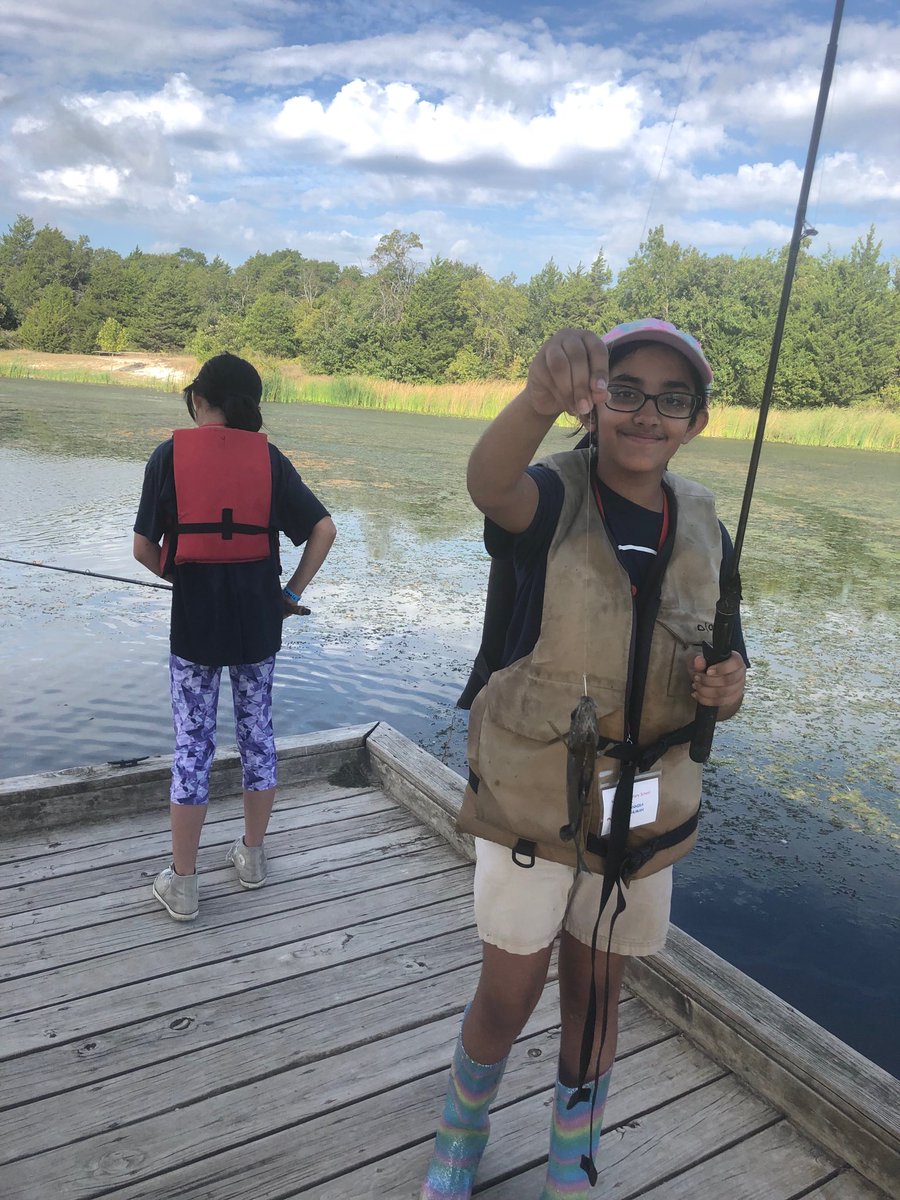 HentgesCindy's tweet photo. #wyattlearns the girls had a big day at the dock! 4 fish https://t.co/kSf1yBuqIw