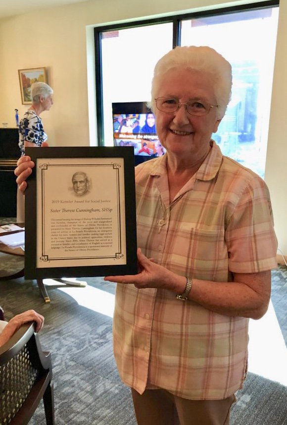 SHSP1893's tweet photo. Sister Therese Cunningham, SHSp received the 2019 Ketteler Award for Social Justice for coordinating ESL classes and assisting migrants at the emergency shelter in San Benito, TX. This shelter serves families and individuals seeking legal asylum in the US. #ServantLeadership https://t.co/ChqAJAT2KG