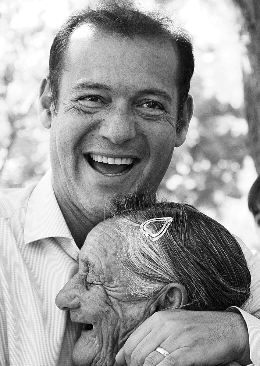 luisamaolo's tweet photo. Feliz cumple Omar!!! Qué tengas un día genial. Un fuerte abrazo!!! https://t.co/McyP1E7Pnn