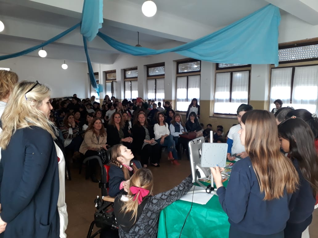 JDistritaljunin's tweet photo. Plan Nacional aprender matemática. Entrega de material de geometría para escuelas primarias de #junin Felicitaciones al personal de la EEP12 por la organización. @m_alejandrafa @MariniEmilse @petreccapablo @InspeccionGral @adriana_frega @KarinaM35449459 @gzinny https://t.co/pG8PHwQL60