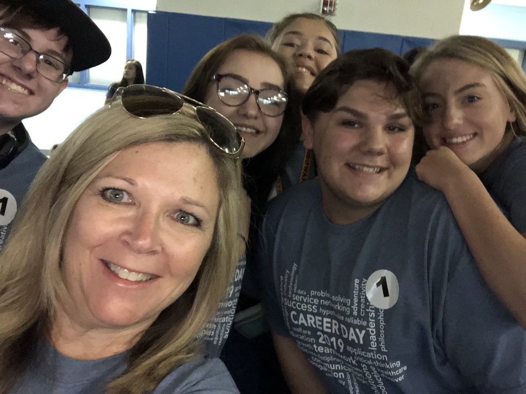 CHSGuide's tweet image. Having fun at SFCC’s Career Day #cardinalpride @ClintonMoCards #careerday