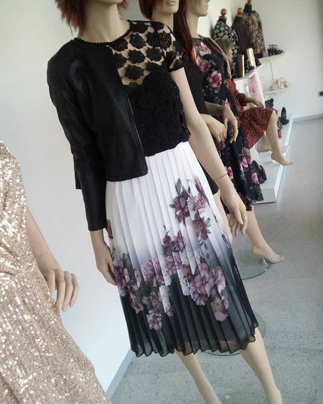 abb_borsarini's tweet photo. #abito #pizzo #plisse #rinascimento 139.00 #giacca #eco #pelle 39.90 https://t.co/TZsg0xELXr https://t.co/ucFSMkWvLm