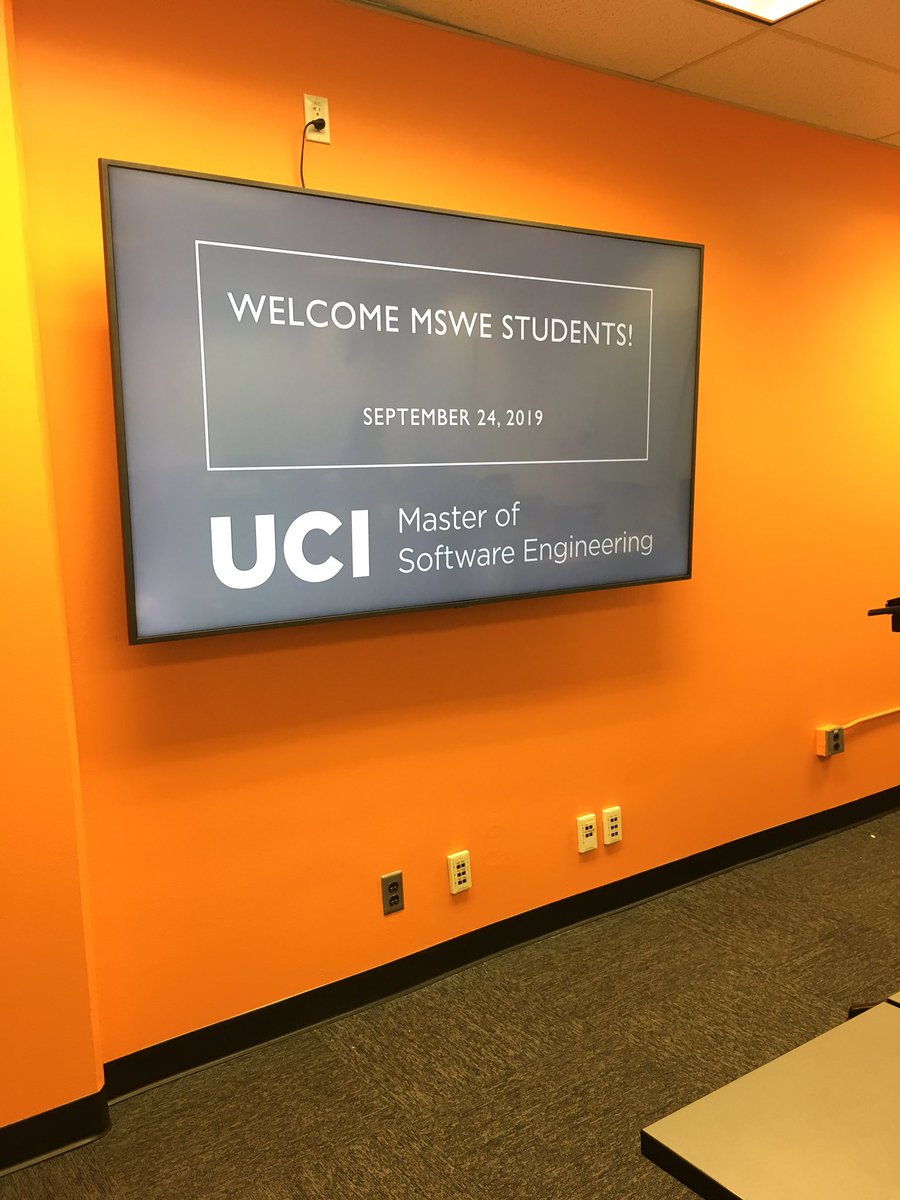 cristalopes's tweet photo. Our Lab for the new Master of Software Engineering program is lit! #mswe #uci https://t.co/835xqeFGKu