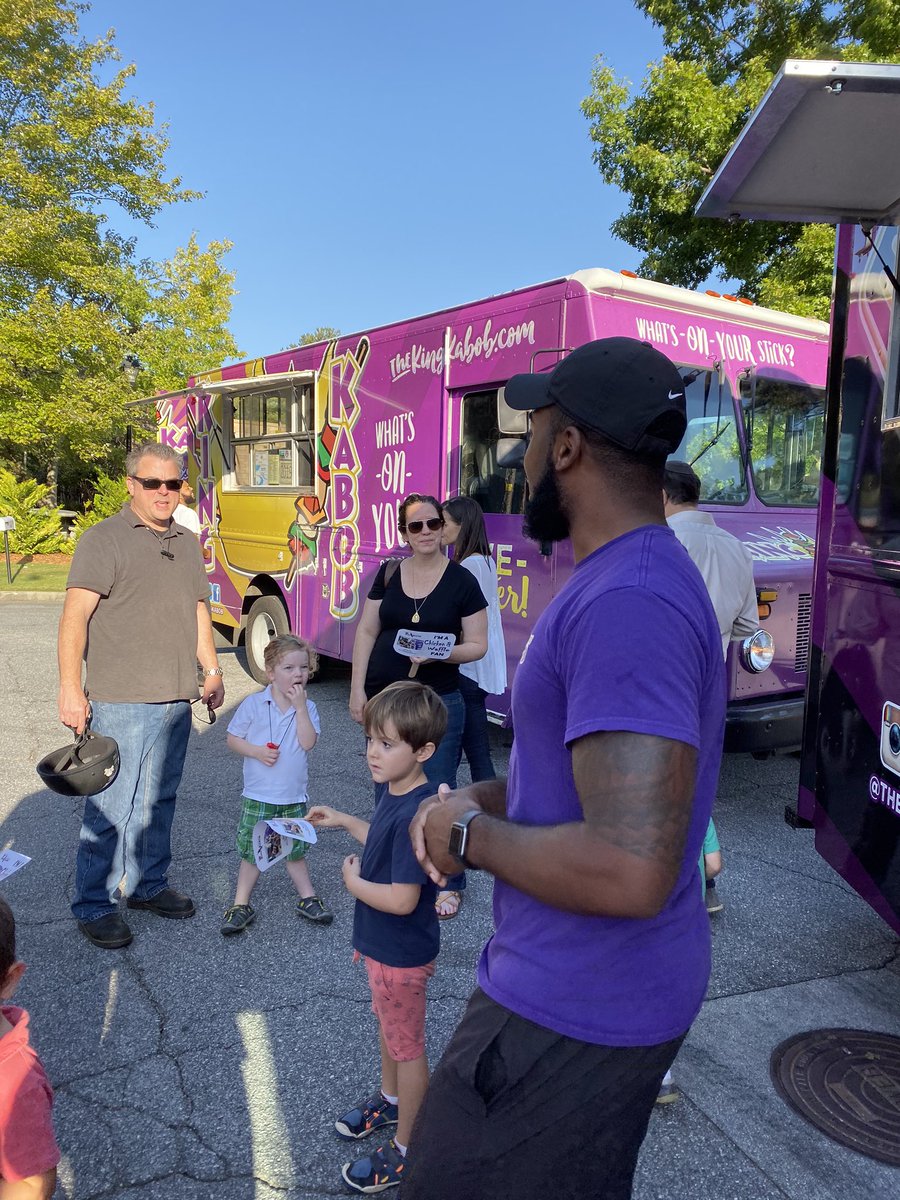 JenOwensGA's tweet photo. Special thanks to @GarnishGather and Chef Chase of @TheKingKabob for hosting an eager bunch of kids to learn about food! #georgiagrown #ILoveFieldTrips https://t.co/IdIq3nc5eX