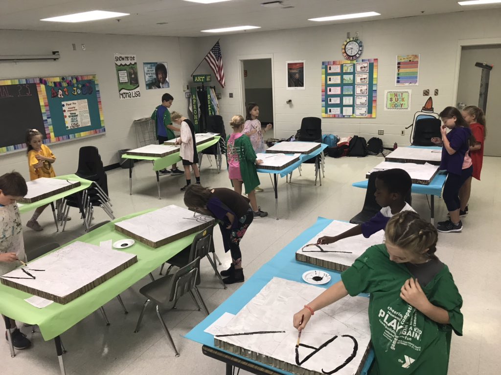 TigerTOESart's tweet photo. 4th Gr #artclub is working on big things! Literally. 🤗 #TaraO #ColliervilleArts @TaraOaks_ES https://t.co/SWzSHHODYi
