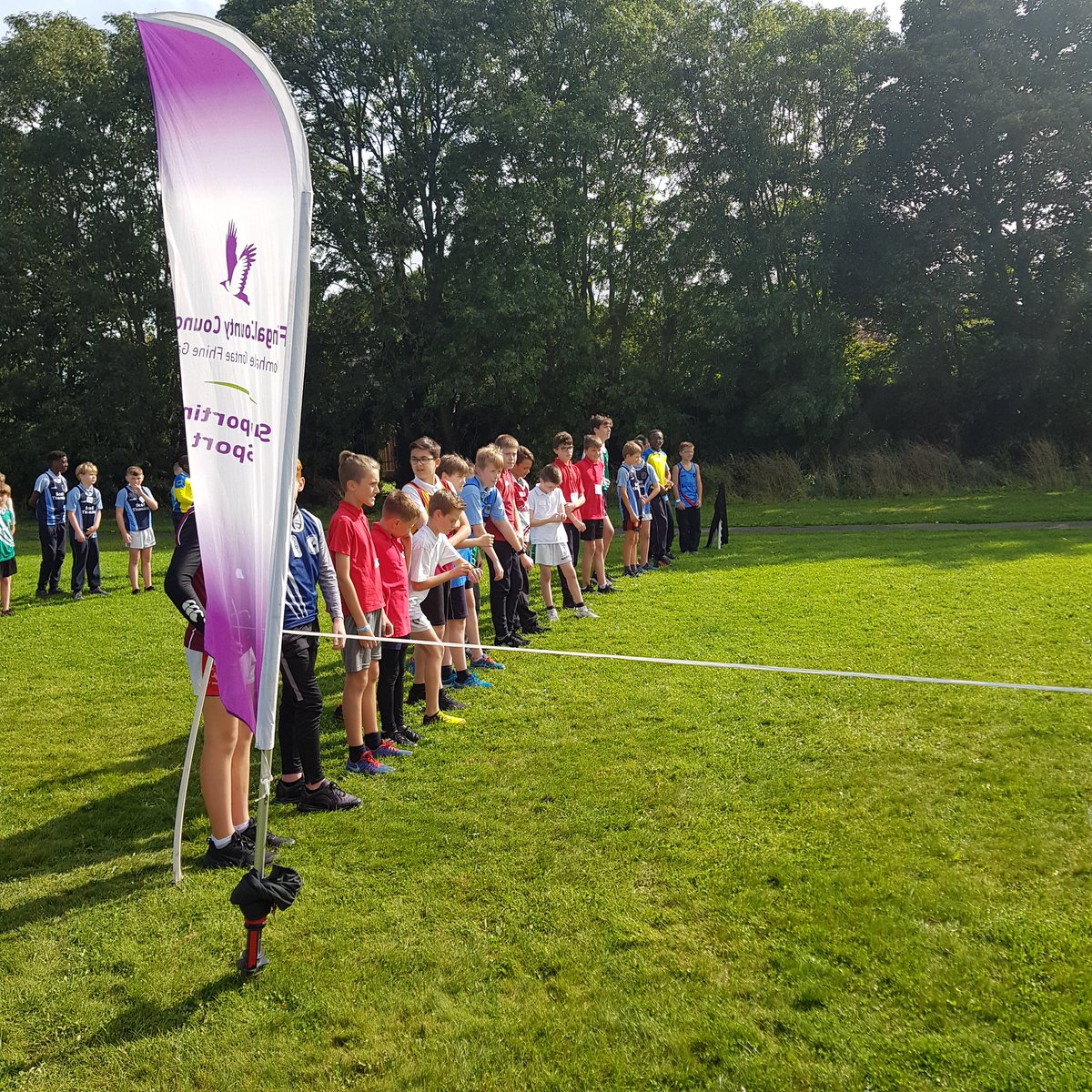 StephenMcGinn2's tweet photo. Great to have the sun shining for the return of the @FingalSports Primary Schools Athletics League in Porterstown Park today. 21 schools from Dublin 15 from 3rd - 6th class all taking part #athletics #fingal https://t.co/dVgIp9YoKg