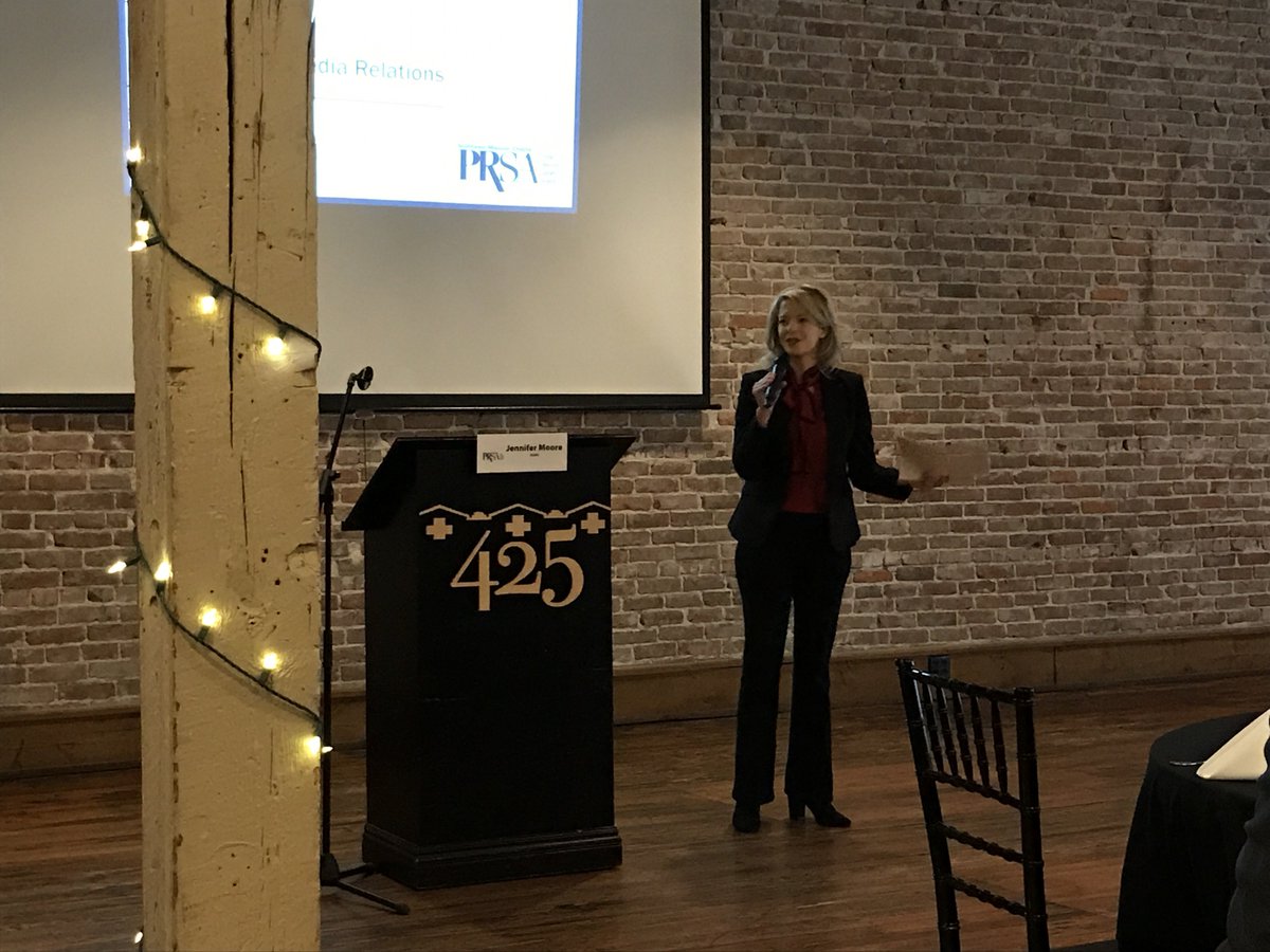 RandyBerger's tweet photo. Rely on the 5 senses to tell a story - what does it sound, smell and look like? Take an audience to the scene.  @JennWritesMoore #swmoprsa https://t.co/oklE85ggj3