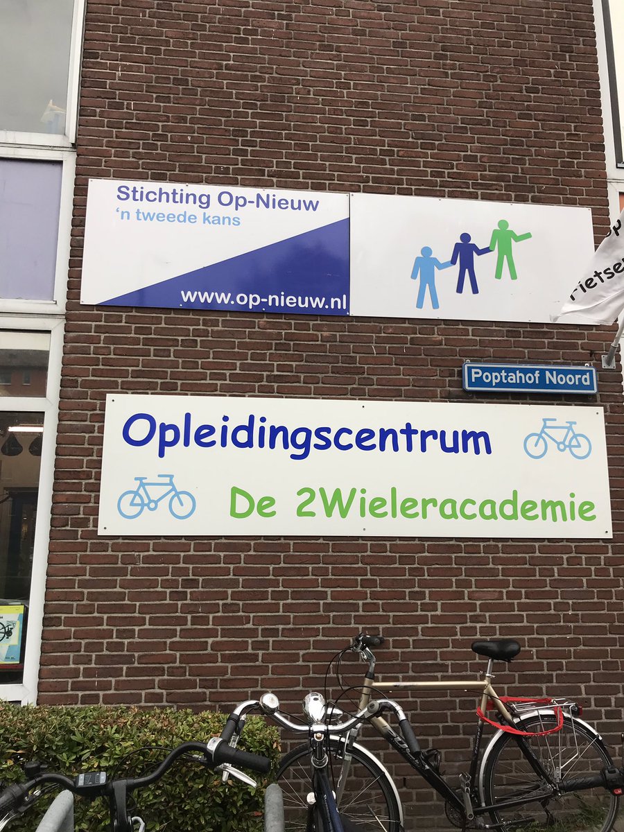 MAHuijsmans's tweet photo. Met het college op wijk bezoek in #voorhof. Na een start in #BSHorizon een ronde langs Tiny Houses, nieuwe ontwikkelingen bij de #Mercuriusweg en #Poptapark en #2wieleracademie. https://t.co/Sw2eaL6qi4