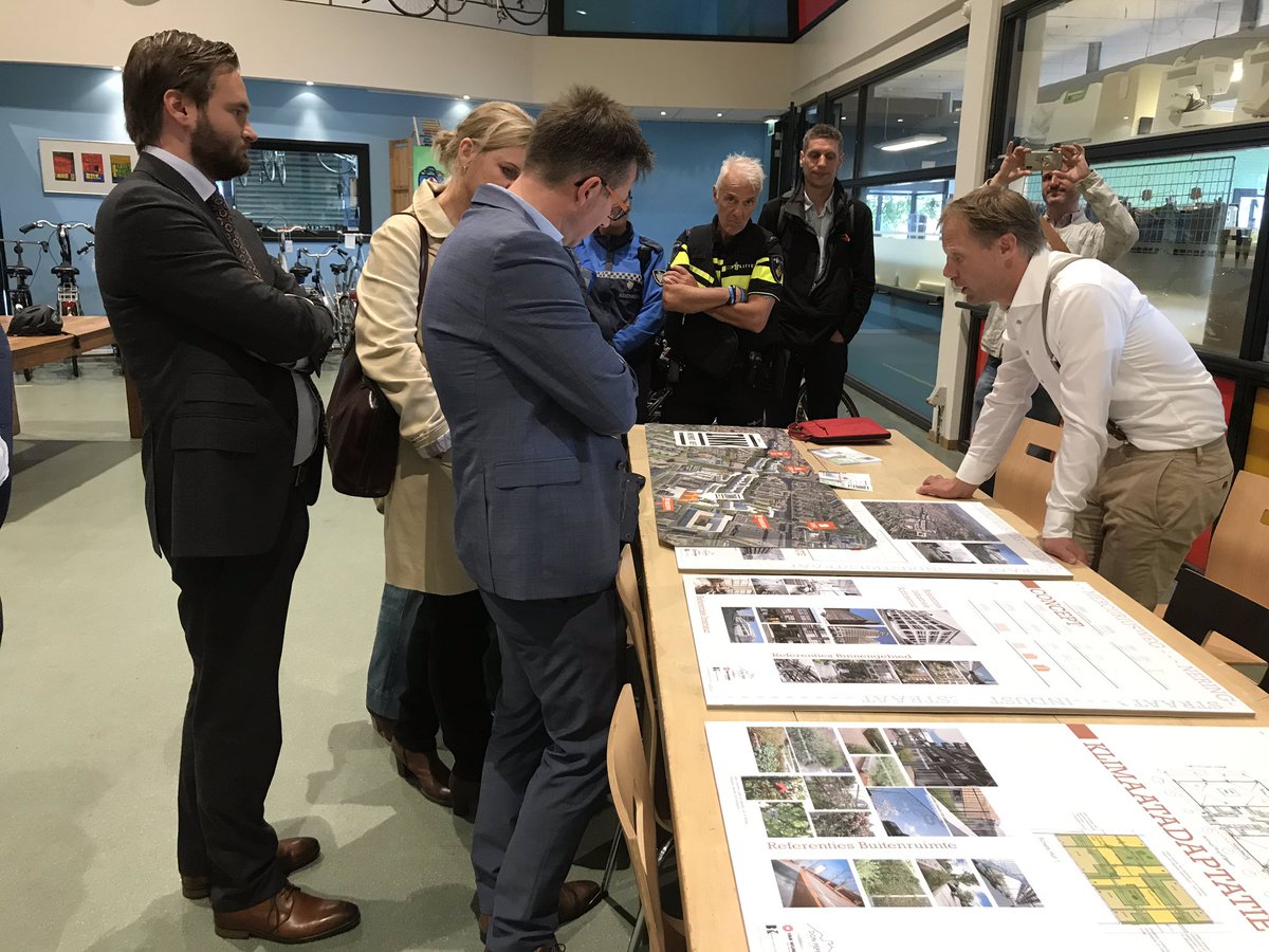 MAHuijsmans's tweet photo. Met het college op wijk bezoek in #voorhof. Na een start in #BSHorizon een ronde langs Tiny Houses, nieuwe ontwikkelingen bij de #Mercuriusweg en #Poptapark en #2wieleracademie. https://t.co/Sw2eaL6qi4