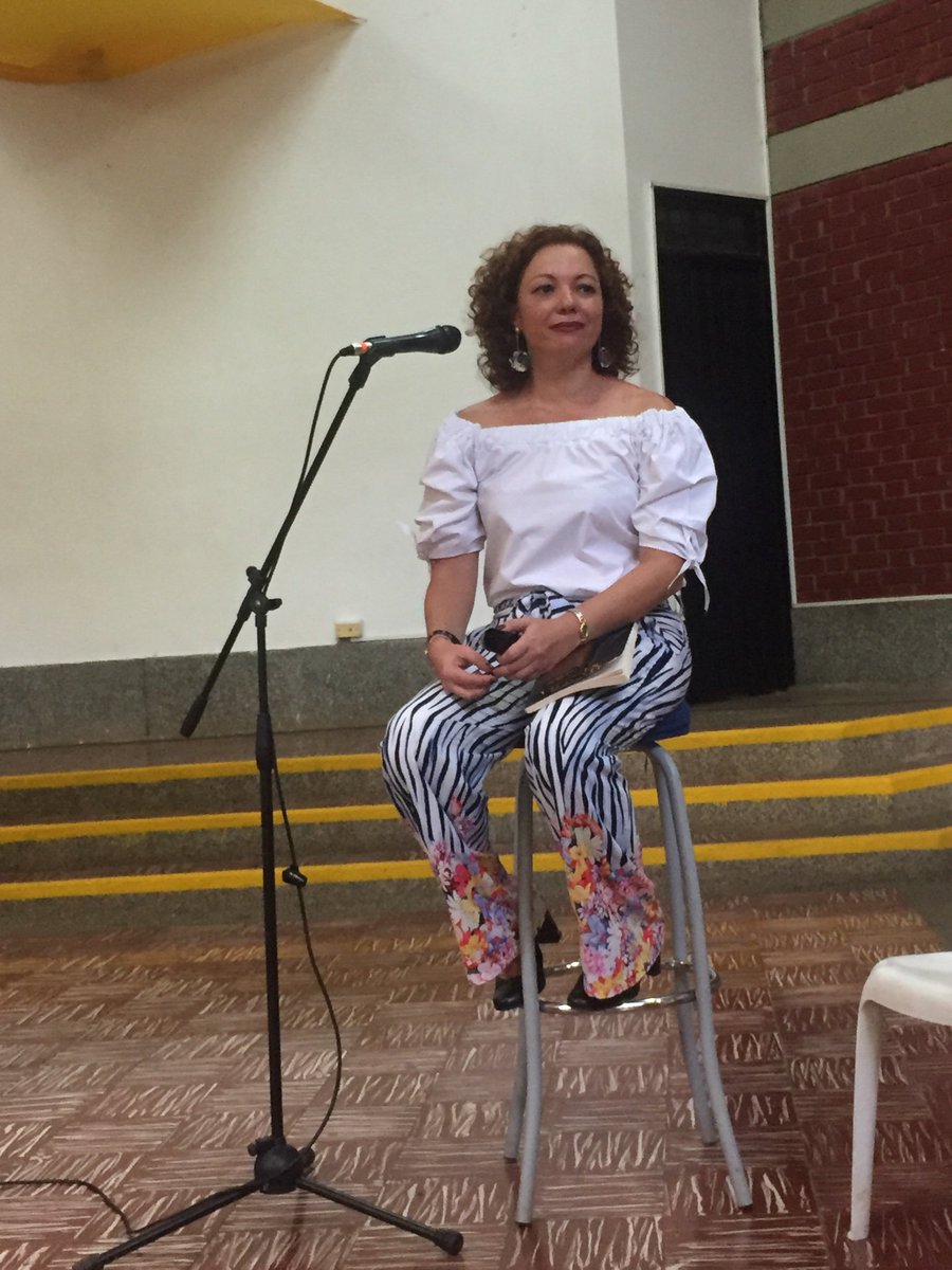 Vajair1's tweet photo. Periodismo de genero
“El 74%de las noticias las presentan hombres. 
Mientras que el hombre aparece como experto, la mujer lo hace en calidad de víctima o testigo”. Paula André Gómez 

#unicatolica
#periodismo 
#ViolenciaDeGénero https://t.co/rn4s4LETUf