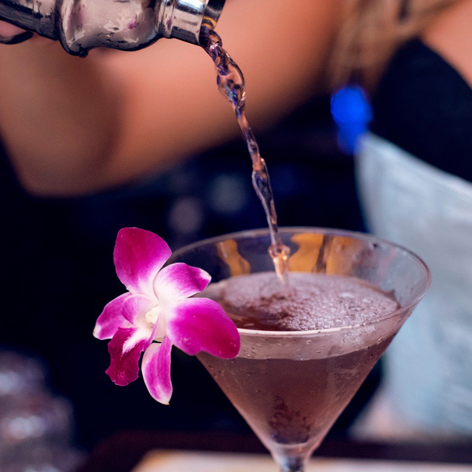 ✨ 𝔻𝕣𝕚𝕟𝕜 ℍ𝕒𝕡𝕡𝕪 𝕋𝕙𝕠𝕦𝕘𝕙𝕥𝕤 ✨
 Tuesday Happy Hour 4pm-8pm

#BlueMartini #idriveorlando #BlueMartiniOrl
#PointeOrlando #Tuesdays #happyhour