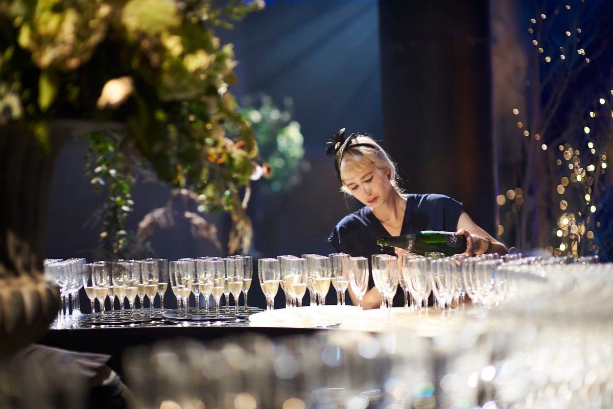 SwanAbout's tweet photo. Our free-flowing drinks packages are an excellent choice for events. On our English wines package, guests will enjoy a 45 minute reception of free-flowing English sparkling wine, followed by unlimited wines, beer and soft drinks for the rest of the evening. #partyplanning https://t.co/yHRDlnvcmP