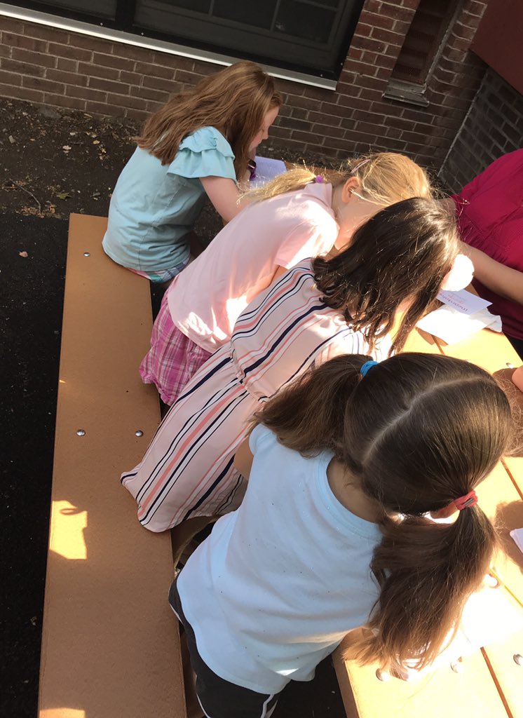 OfeerK's tweet photo. Using he Fresh Fall air to inspire our writing ❤️2K #rockgrnj https://t.co/jtOBfwsytV