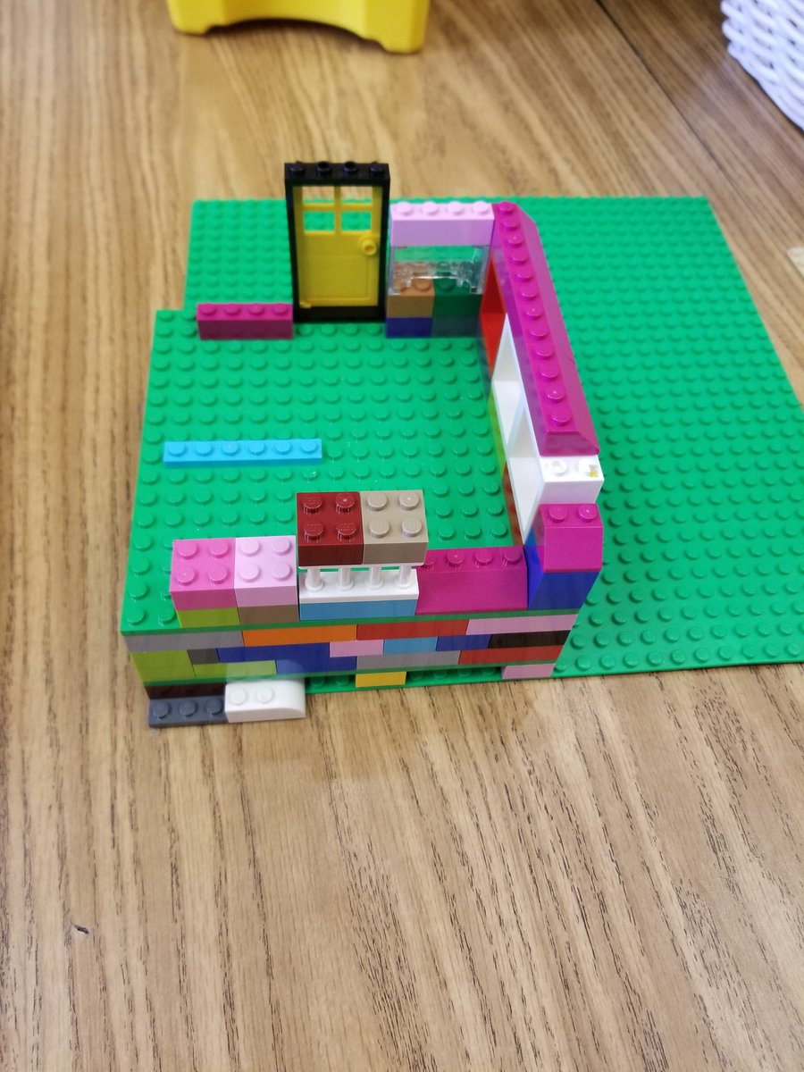 BCSMSHS's tweet photo. Students being creative! #BCSLibrary #BCSmoments #BCSmakerspace https://t.co/MOrl1q5Jjy