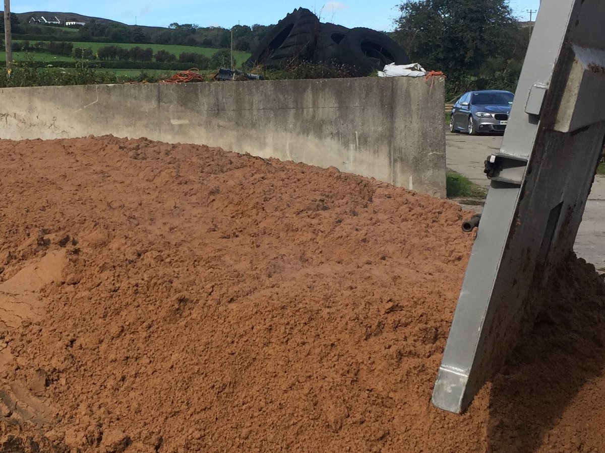 specialistnutri's tweet photo. A load of Creidextra being tipped into the pit for finishing bulls.If you are interested in adding moist feeds to your cattle's diet call 051833071
#moistfeed #npa19 #ihfa #happycows #happybulls https://t.co/5s72KQCEuS